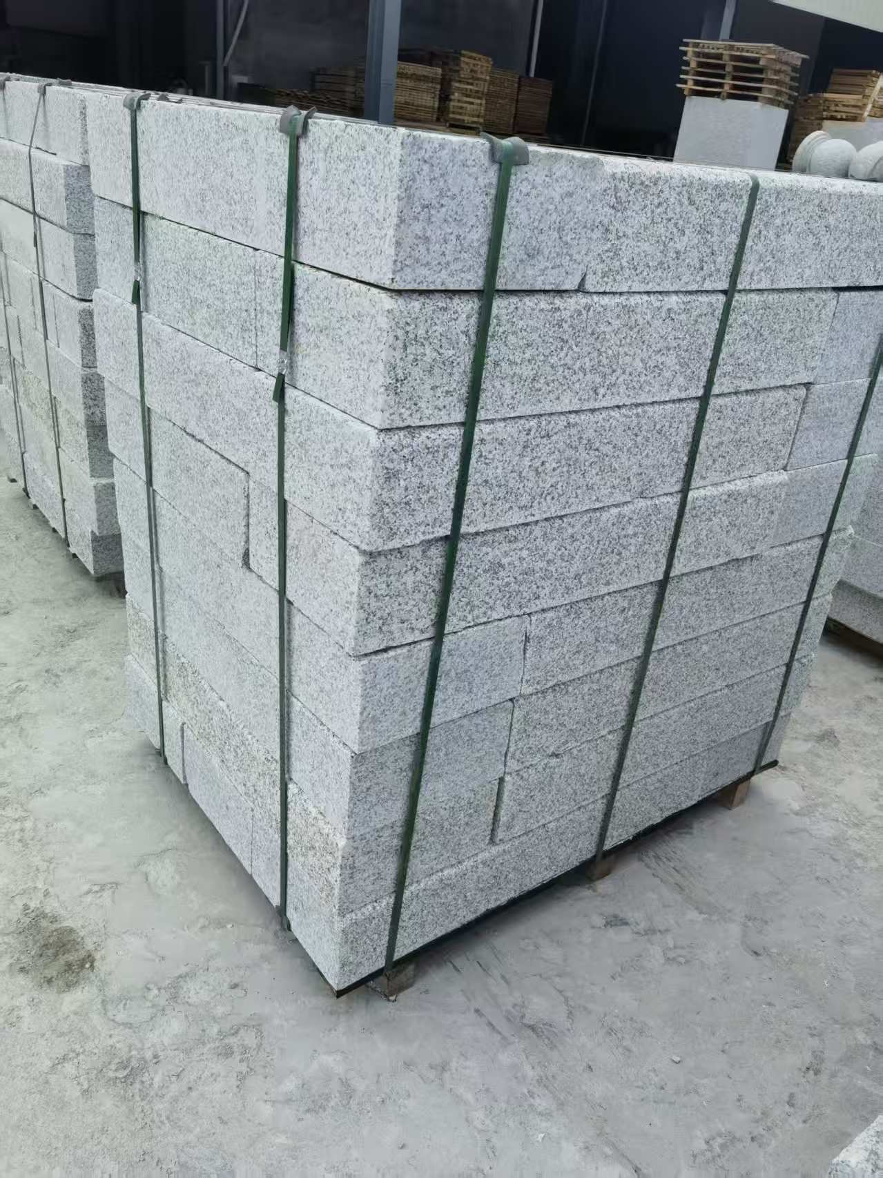 渭南 芙蓉白火烧两面路沿石