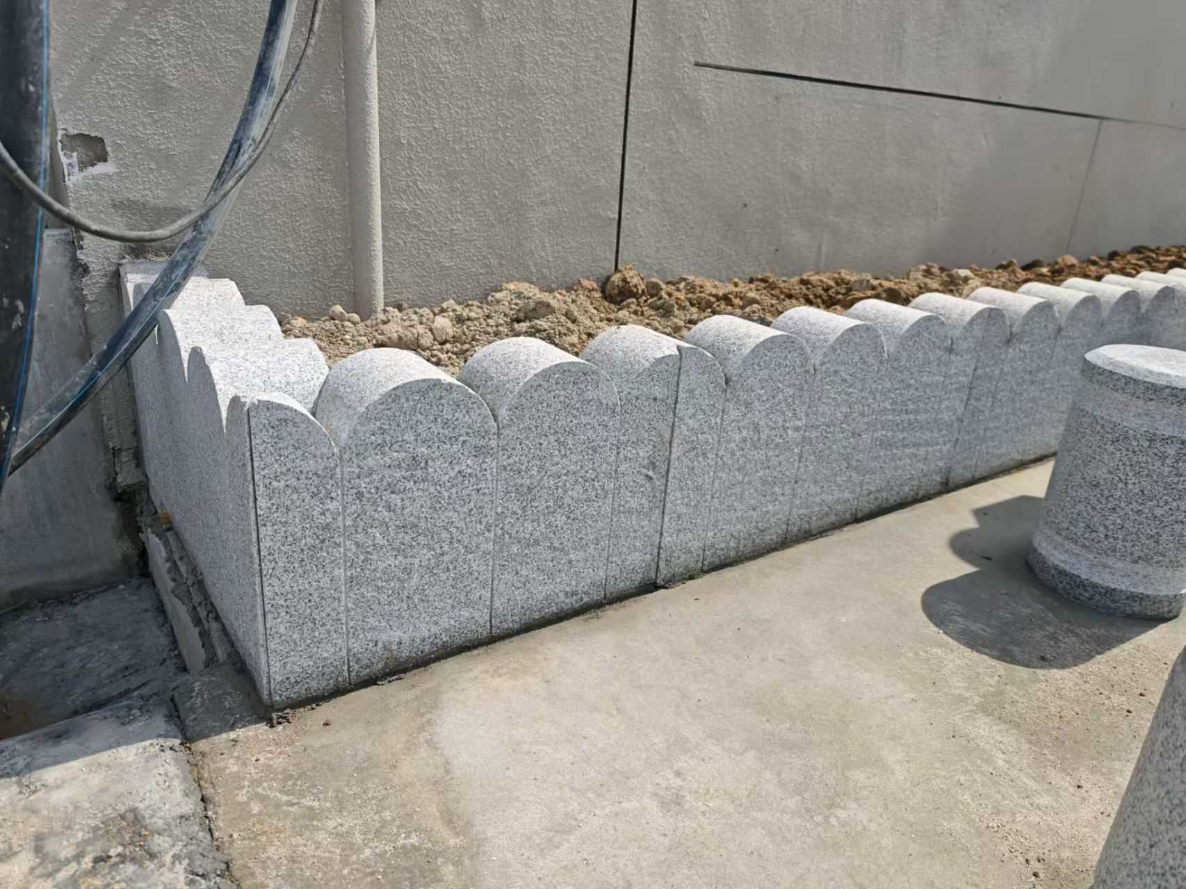 渭南 芝麻白花岗岩花边石铺装效果图