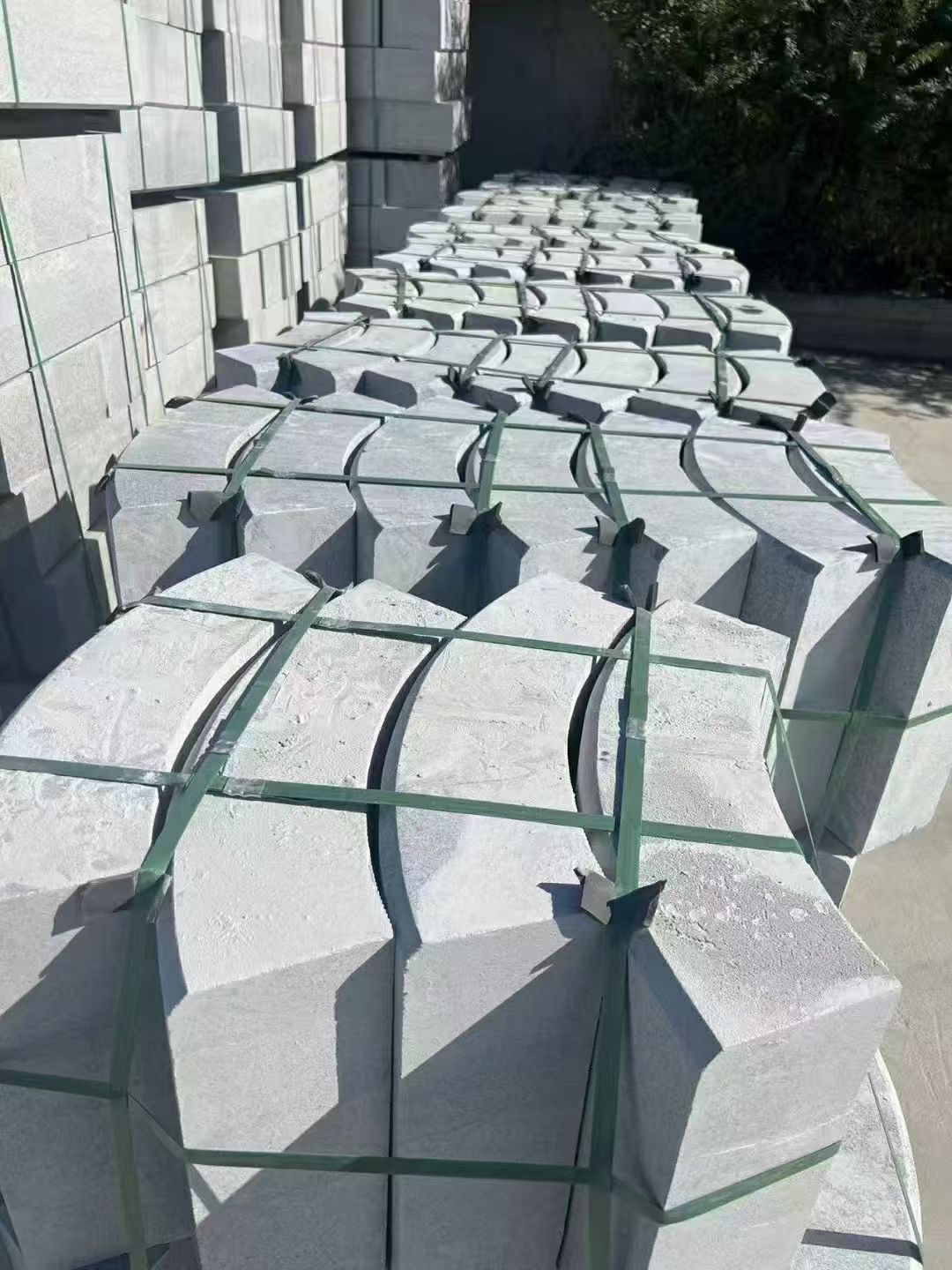 渭南 芝麻灰弧形路沿石