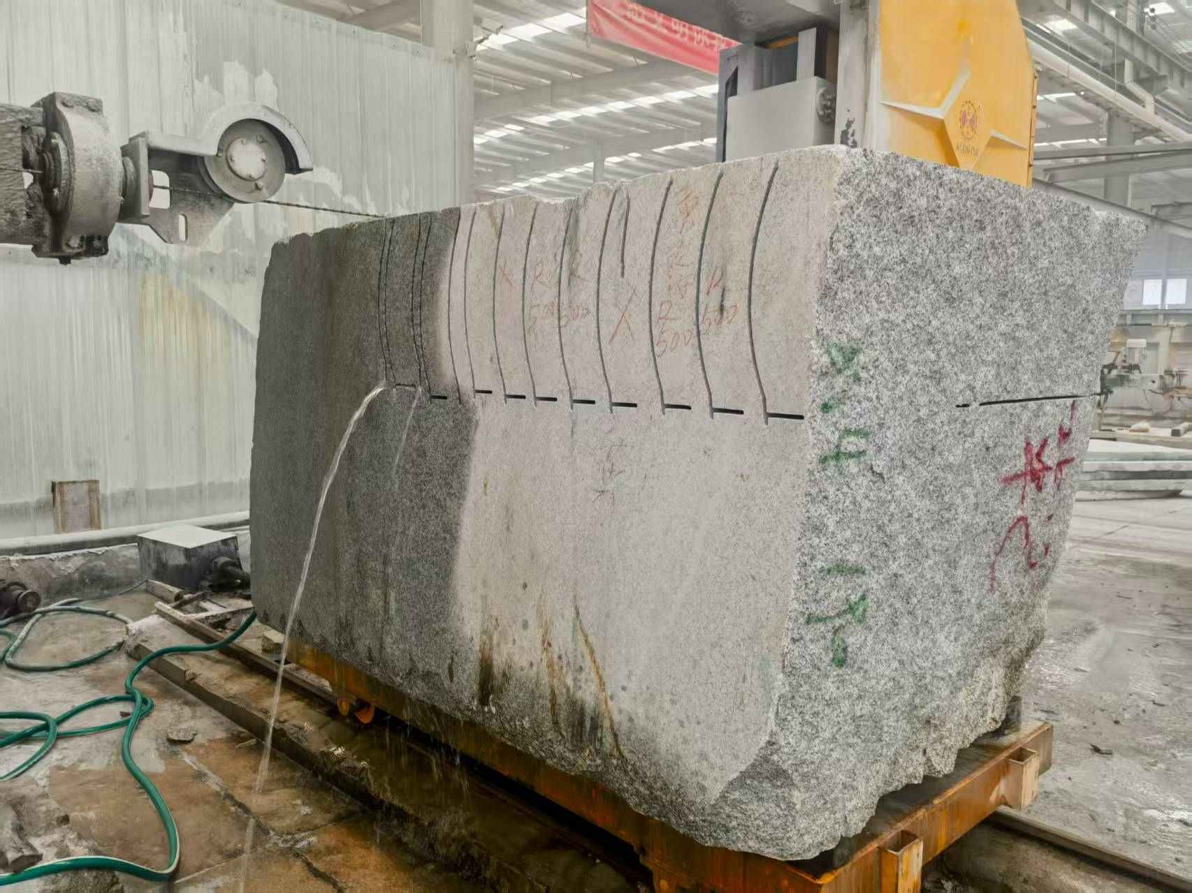 渭南 602，大花芙蓉白，绳锯加工弧形路沿石