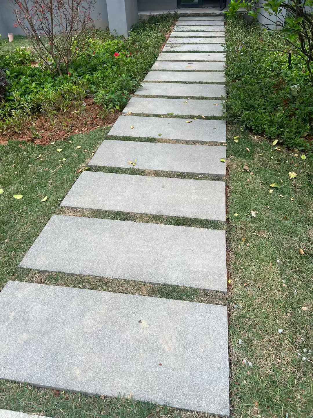 渭南 芝麻黑小区踏步、汀步石铺装效果