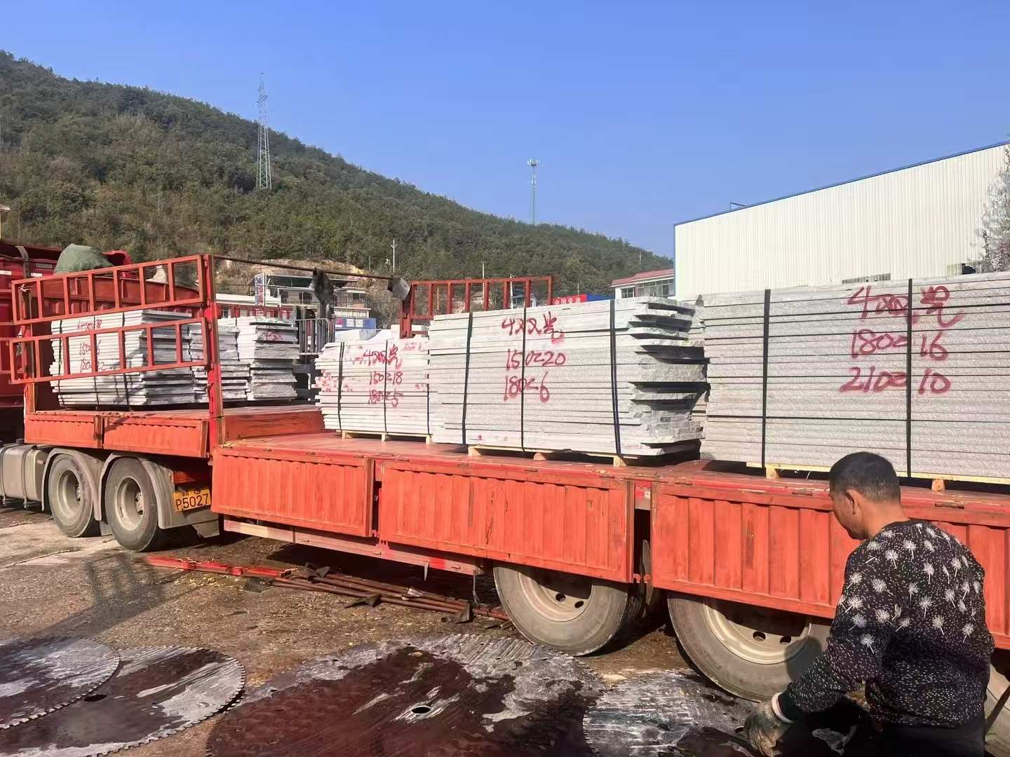 渭南 芝麻灰花岗岩光面毛板出货日常